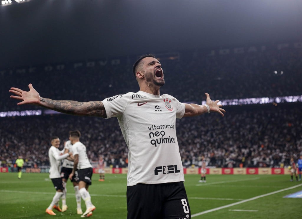 Corinthians vence o São Paulo por 2 a 1 e abre vantagem nas semifinais da Copa do Brasil