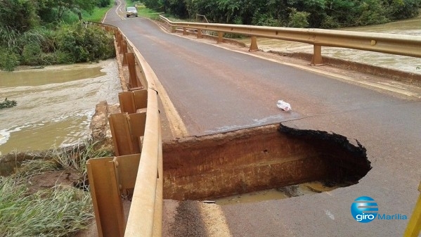 Ponte interditada entre Campos Novos e Ibirarema – bruno Pomari