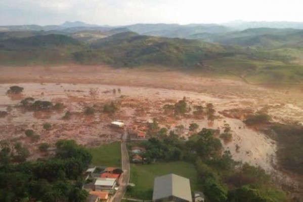 Ainda vaza - Comitê dá prazo para Samarco conter detritos