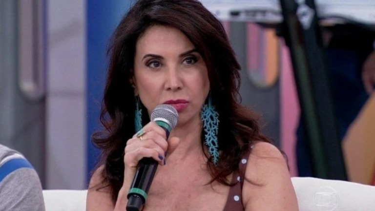 Atriz Claudia Alencar é extubada em UTI e médicos aguardam melhoras: ‘Há 10 dias’