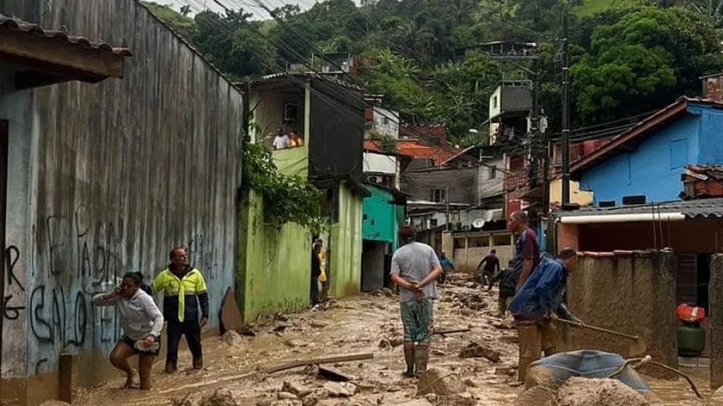Moradias no litoral foram construídas em áreas de risco, diz relatório