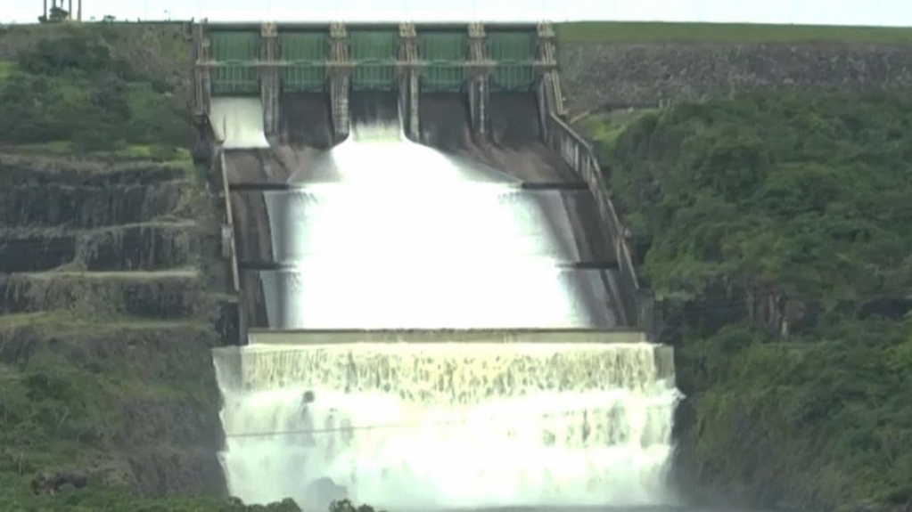 Comportas de barragem são abertas na Bahia para evitar inundação