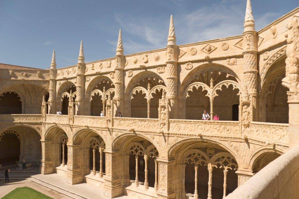 Claustros do Mosteiro dos Jerônimos: exemplo da arquitetura manuelina. Foto: Getty Images