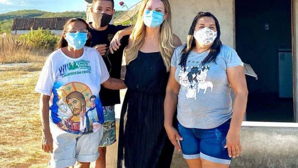 'Se você não serve para servir, não serve para viver', diz Solange Almeida 'Se você não serve para servir, não serve para viver', diz Solange Almeida