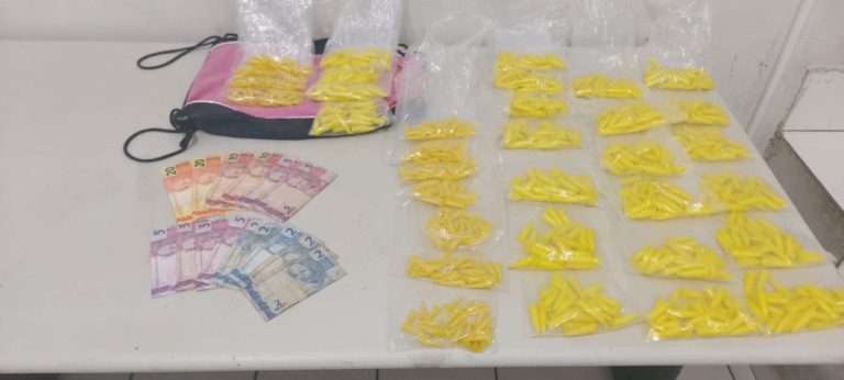 Adolescente é apreendido com cocaína e crack após denúncia anônima