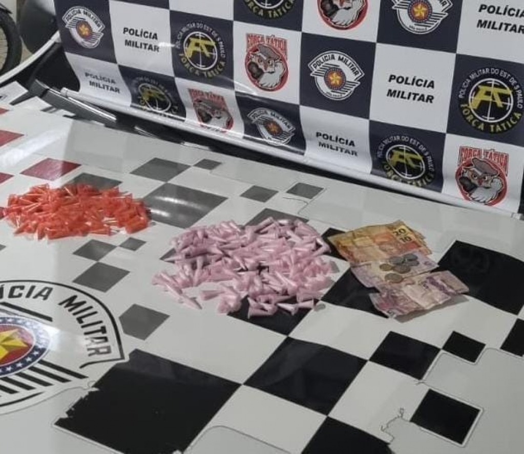 PM prende acusado de tráfico e apreende drogas na zona sul de Marília PM prende acusado de tráfico e apreende drogas na zona sul de Marília