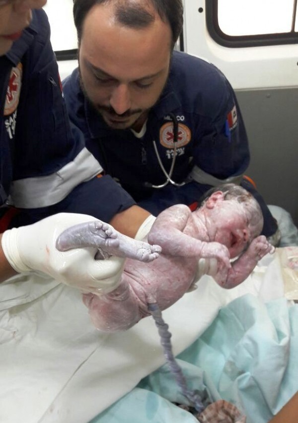 bebê prematuro nasce em viatura do Samu – Via Whatsapp