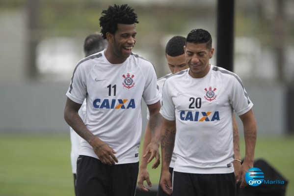 Gil comemora prova de força no Corinthians