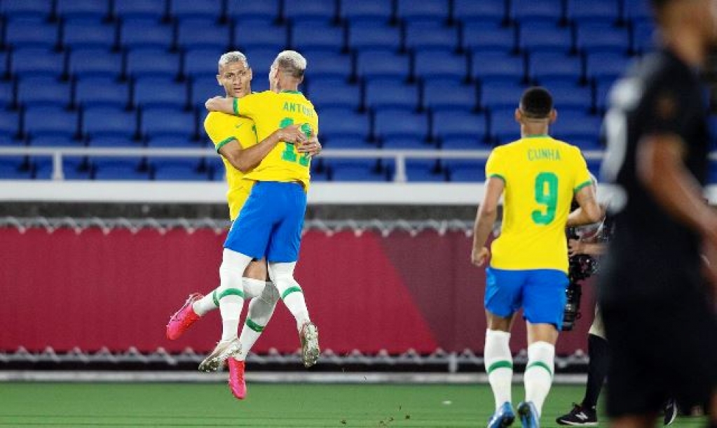 Richarlison brilha e Brasil vence Alemanha na estreia da Olimpíada