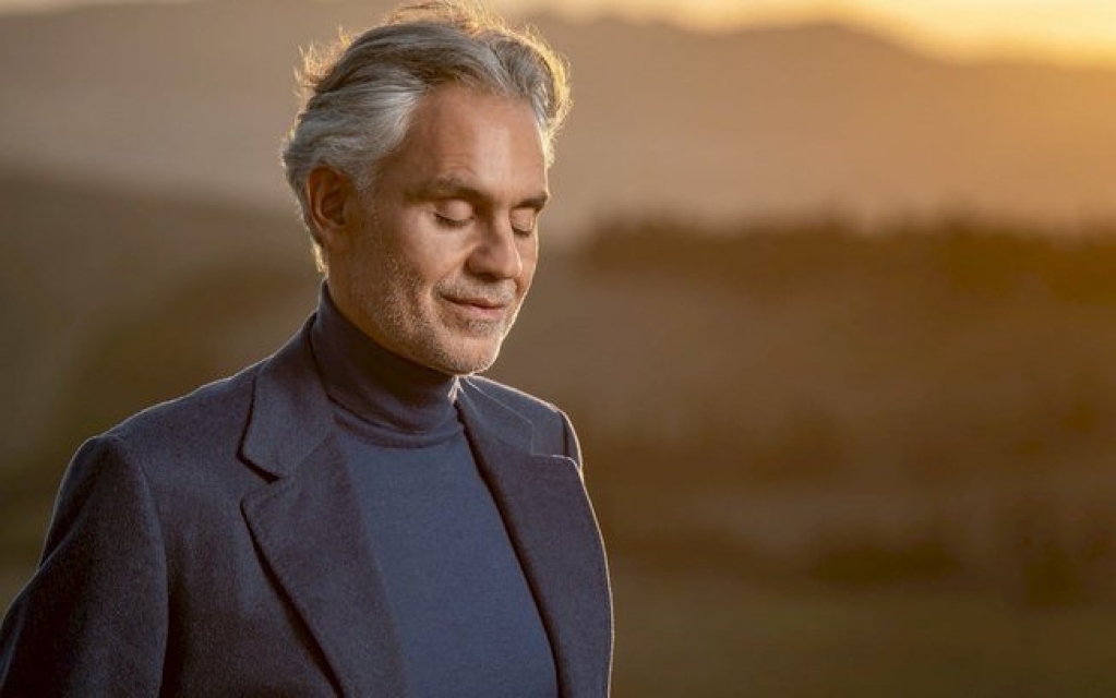 Entenda os bastidores da apresentação de Andrea Bocelli no casamento de Travis Barker