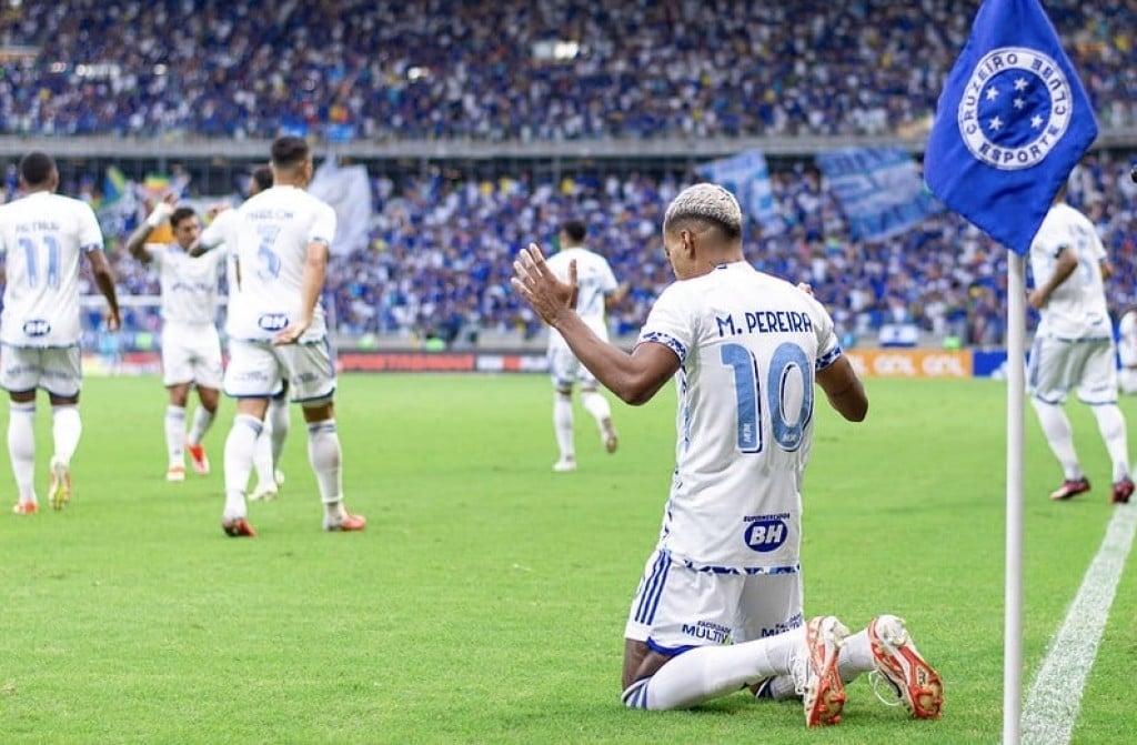 Cruzeiro vence o Vitória por 3 a 1 e conquista segundo triunfo no Brasileirão