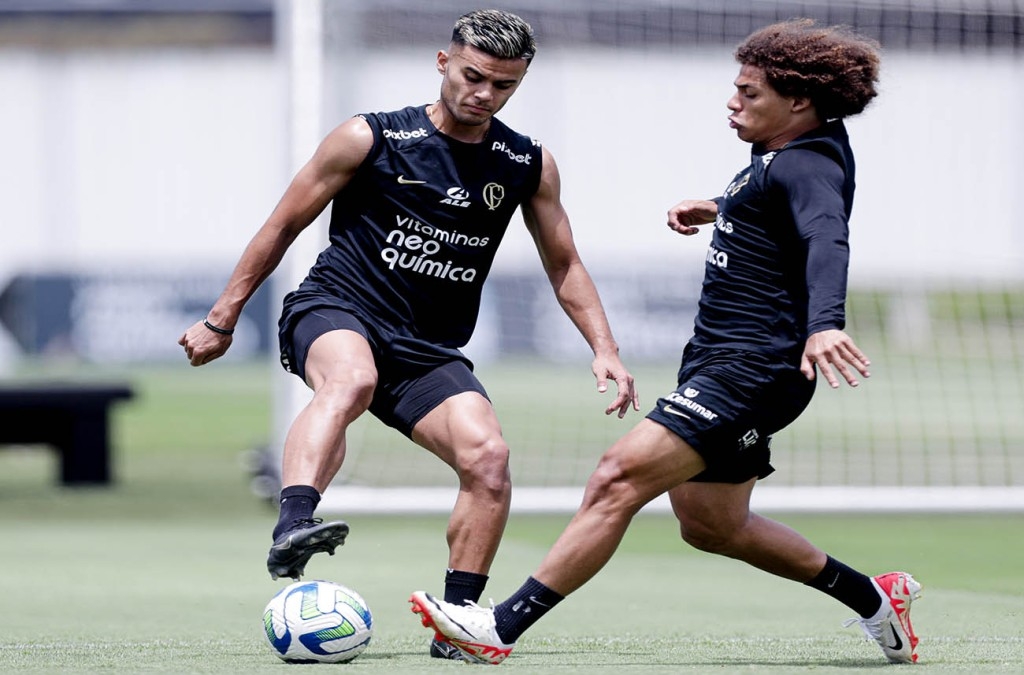 Corinthians faz último treino de 2023 de olho no Coritiba