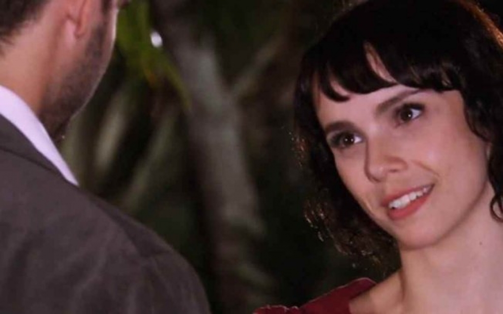 'Ti-Ti-Ti': Marcela estranha chegada da ex de Renato e fica com ciúmes