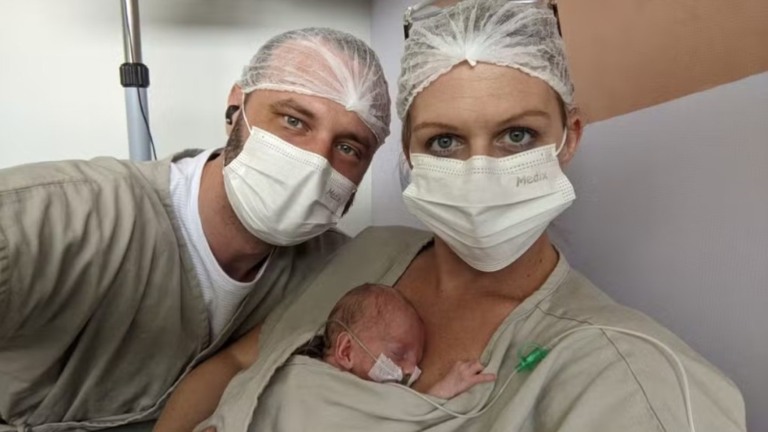 Arquivo pessoal Casal dos EUA tenta voltar para casa após nascimento de bebê