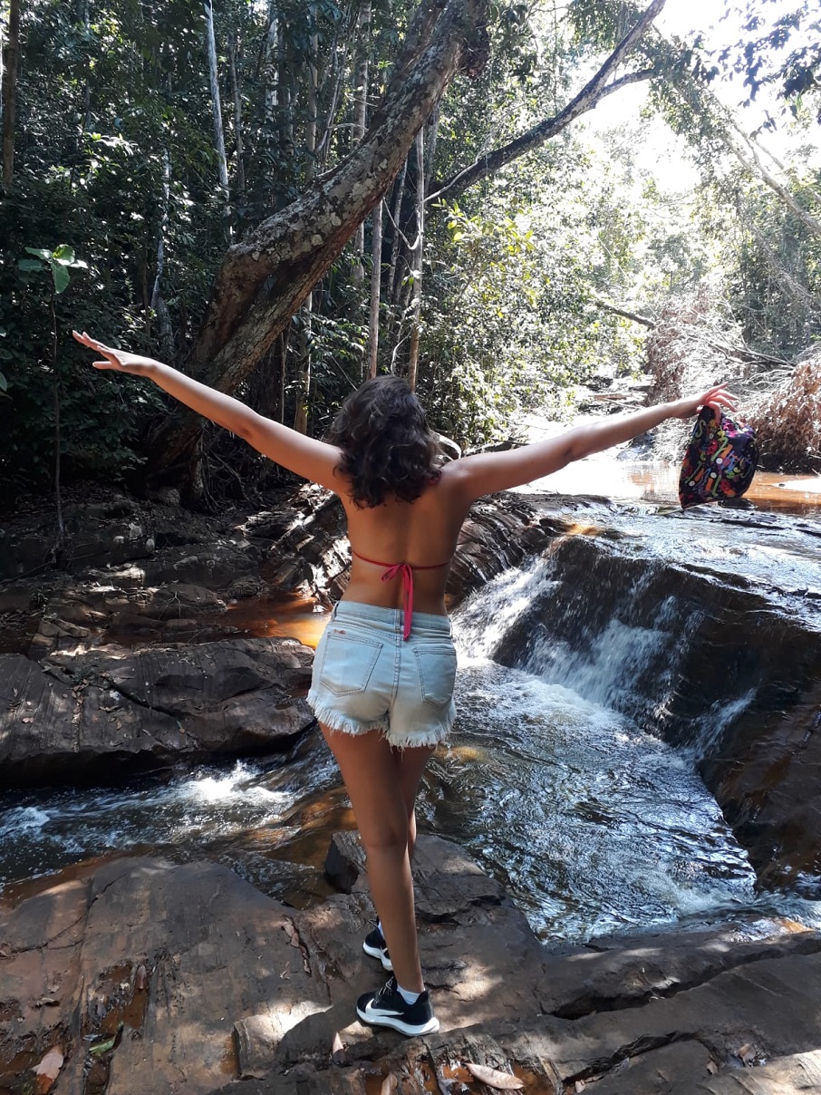 A contadora Victórya Venerando em Itacaré, na Bahia.. Foto: Arquivo pessoal