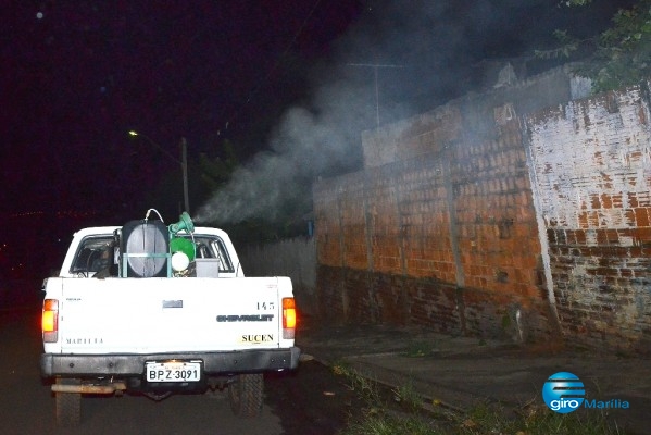 Nebulização combate mosquitos durante epidemia em Marília