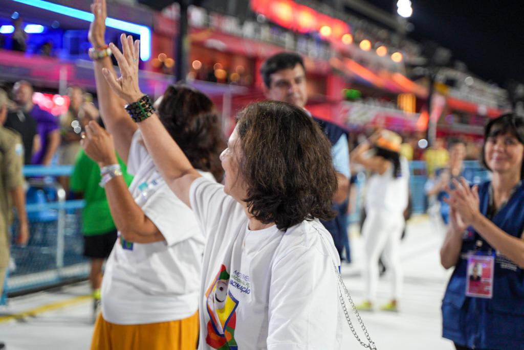 Nísia Trindade no desfile das campeãs. Foto: Divulgação/Ministério da Saúde