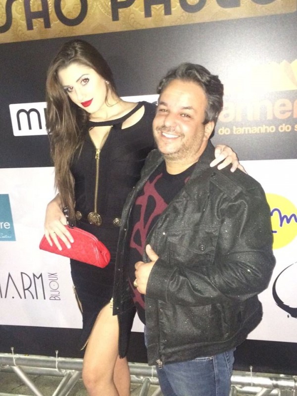 Isabella Menin e o coordenador do Miss Marília 2014, Yasser Daud, durante Miss São Paulo – Yasser Daud/Reprodução