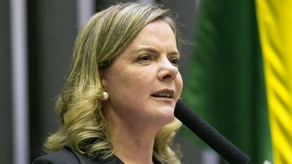 Gleisi Hoffmann diz que Bolsonaro autorizou transição de governo Gleisi Hoffmann diz que Bolsonaro autorizou transição de governo