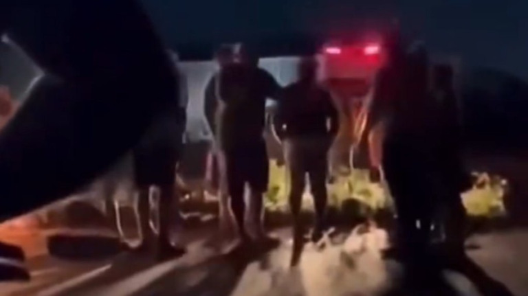 Manifestantes impedem passagem de pai que levava filho para cirurgia