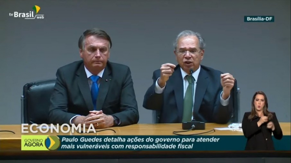 "Em nenhum momento eu pedi demissão", garante Guedes ao lado de Bolsonaro