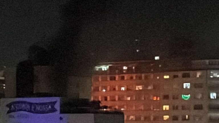Vídeo: Incêndio atinge prédio no Centro de São Paulo