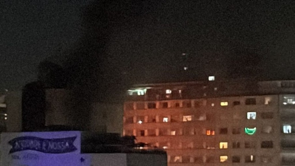 VÃdeo: Incêndio atinge prédio no Centro de São Paulo VÃdeo: Incêndio atinge prédio no Centro de São Paulo