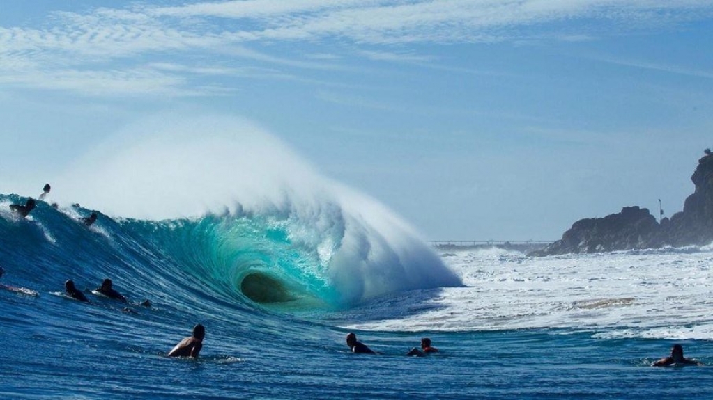 Ondas perfeitas para surfar estão entre o Brasil e a Austrália; veja