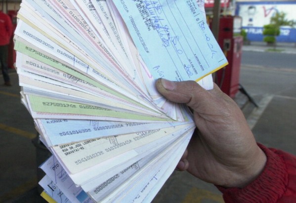 Devolução de cheques é maior desde 2009