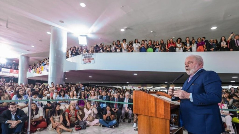 Lula diz que mulheres sofreram retrocesso após impeachment de Dilma