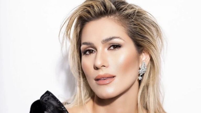 Lívia Andrade desabafa e esclarece especulações sobre programa na Band