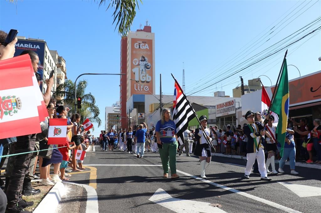Celebração dos 94 anos de Marília tem desfile, memórias e protesto