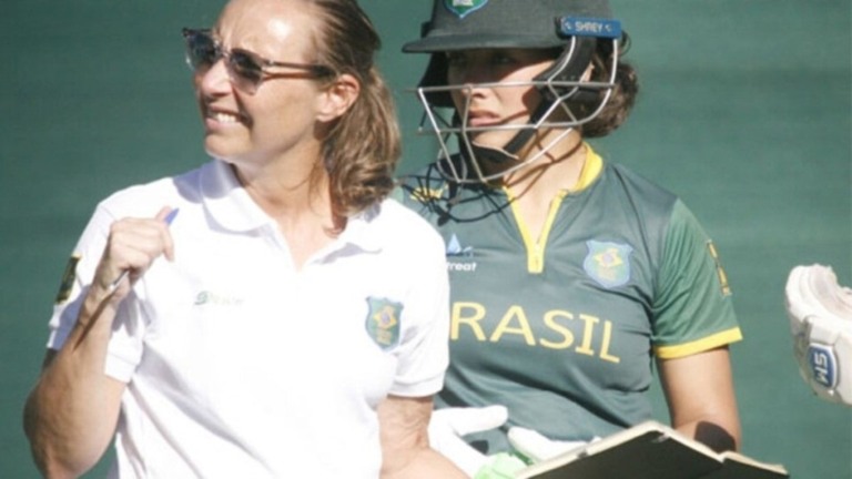 Redação GPS Julia Price no Brasil: Impulsionando o Cricket Feminino