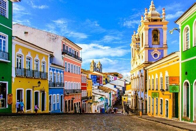 O Pelourinho abriga diversos museus e encanta por composição de ruas de pedra e casinhas coloridas. Foto: Reprodução