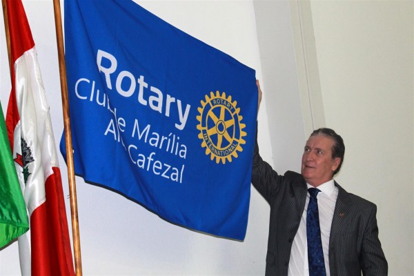 Rotary Alto Cafezal, 29, divulga história de atuação e faz baile com ação social