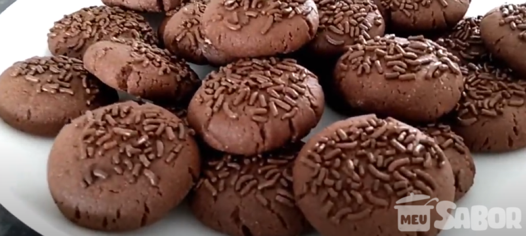 Aprenda a fazer um biscoito de chocolate bem gostoso para servir no café da tarde!