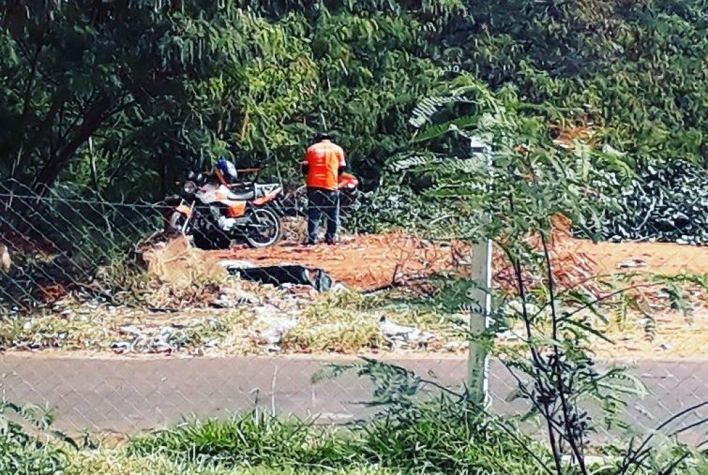 Voluntários do Bosque Vida flagram despejo de lixo em vale na zona sul