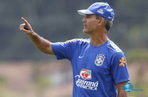 Carlos Amadeu comandará a seleção brasileira sub-17 no torneio de Montaigu