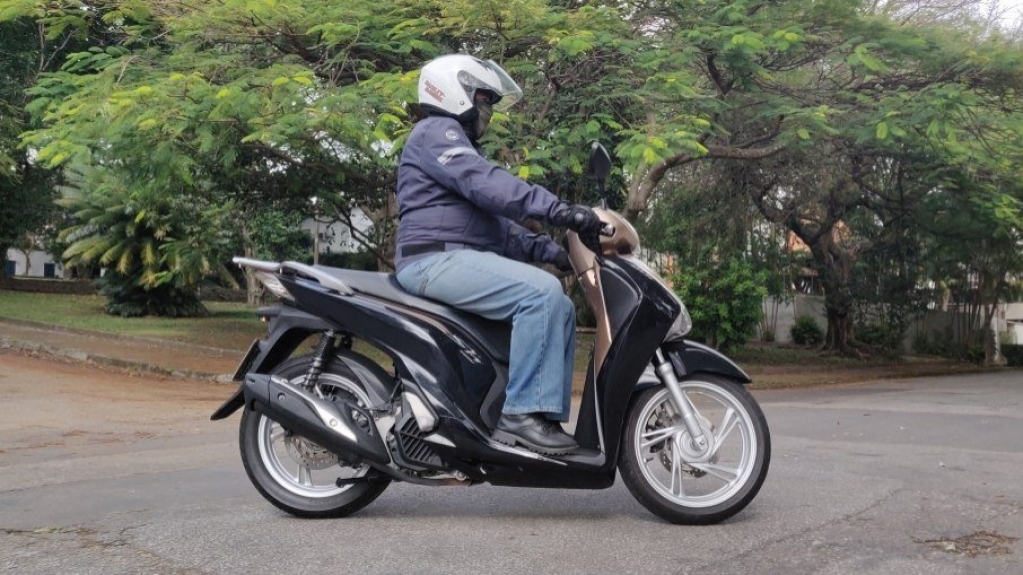 Honda SH 150 DLX, com classe