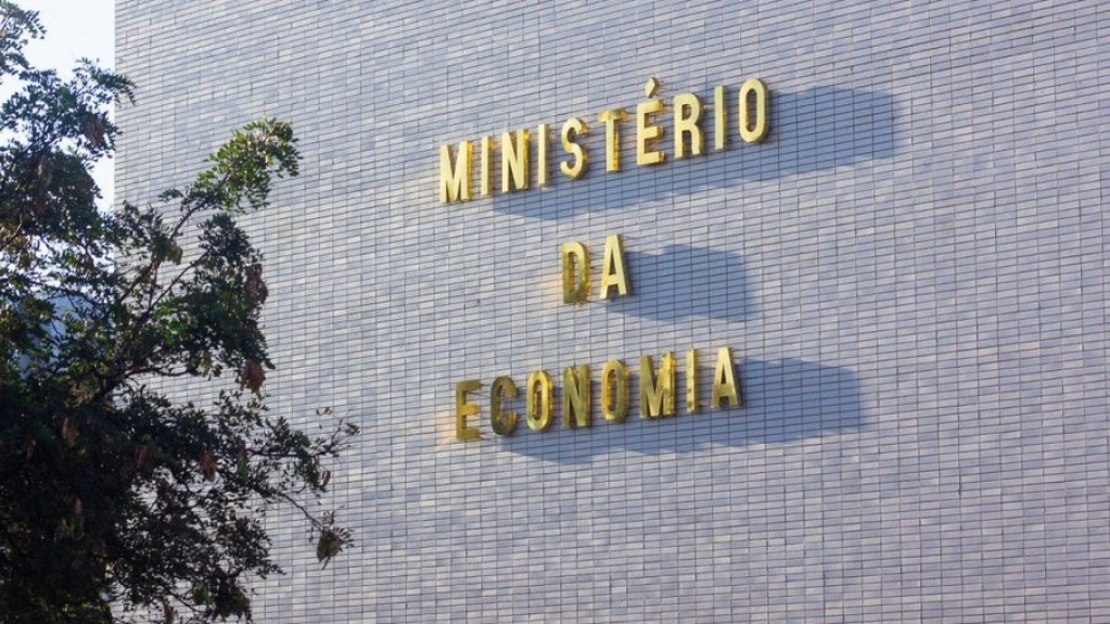 Mesmo com resultado negativo, equipe de Guedes espera PIB acima de 5% em 2021