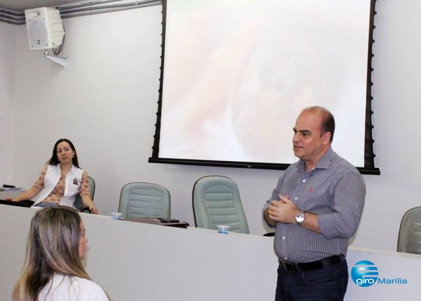 Dr. Fábio Manhoso, coordenador do curso de Medicina Veterinária da Unimar, participa do Código Zoosanitário de Marília. Foto: Reprodução/Unimar.