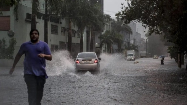 MARCELO CAMARGO/AGÊNCIA BRASIL Chuva em São Paulo