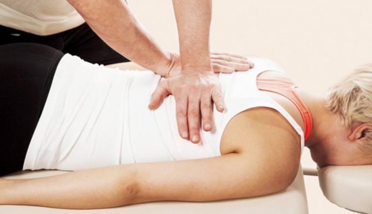 Massagens ganham espaço em saúde e mercado; especialista vê benefícios