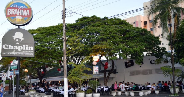 Chaplin faz happy hour especial hoje, não perca