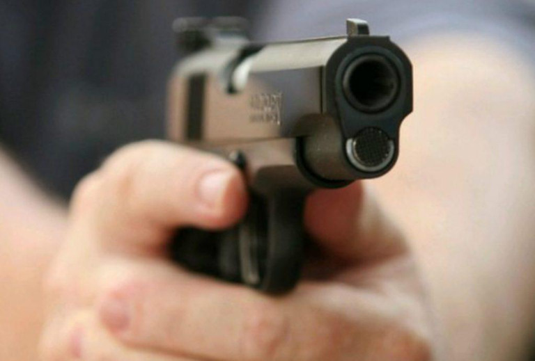 Ladrões com arma levam R$ 120 em adega na zona norte da cidade