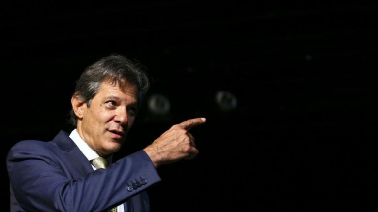 Joias sauditas: 'Ninguém ganha presente de R$ 16 milhões', diz Haddad
