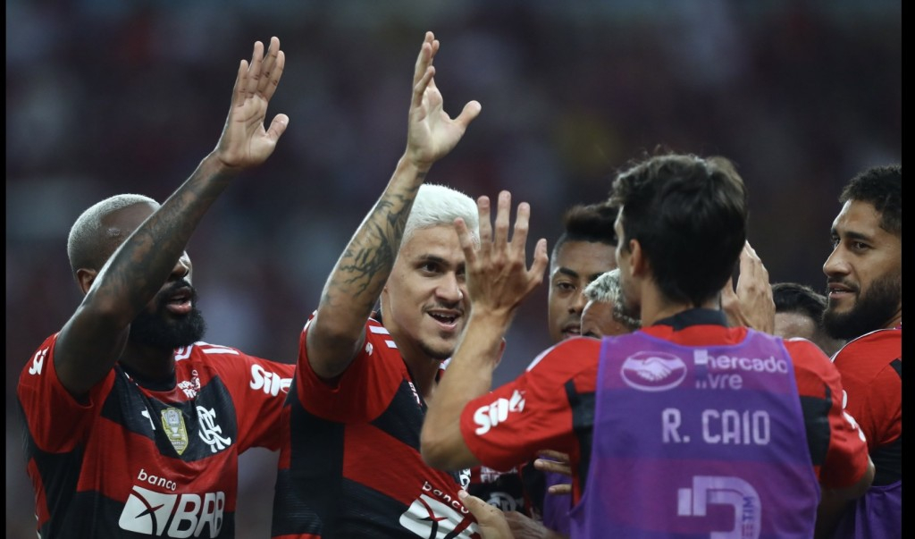 Flamengo mostra sua força no Maracanã e vence o Grêmio pelo Brasileirão