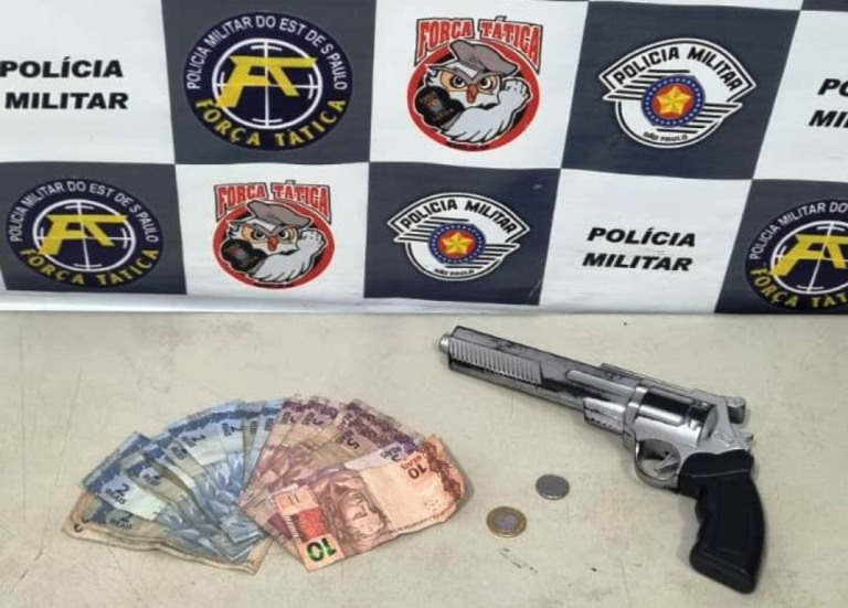 Homem assalta padaria com arma de brinquedo e é preso em bar de Marília