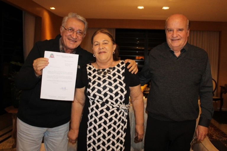 Médico Antonio Losasso Neto recebe título em homenagem da Câmara