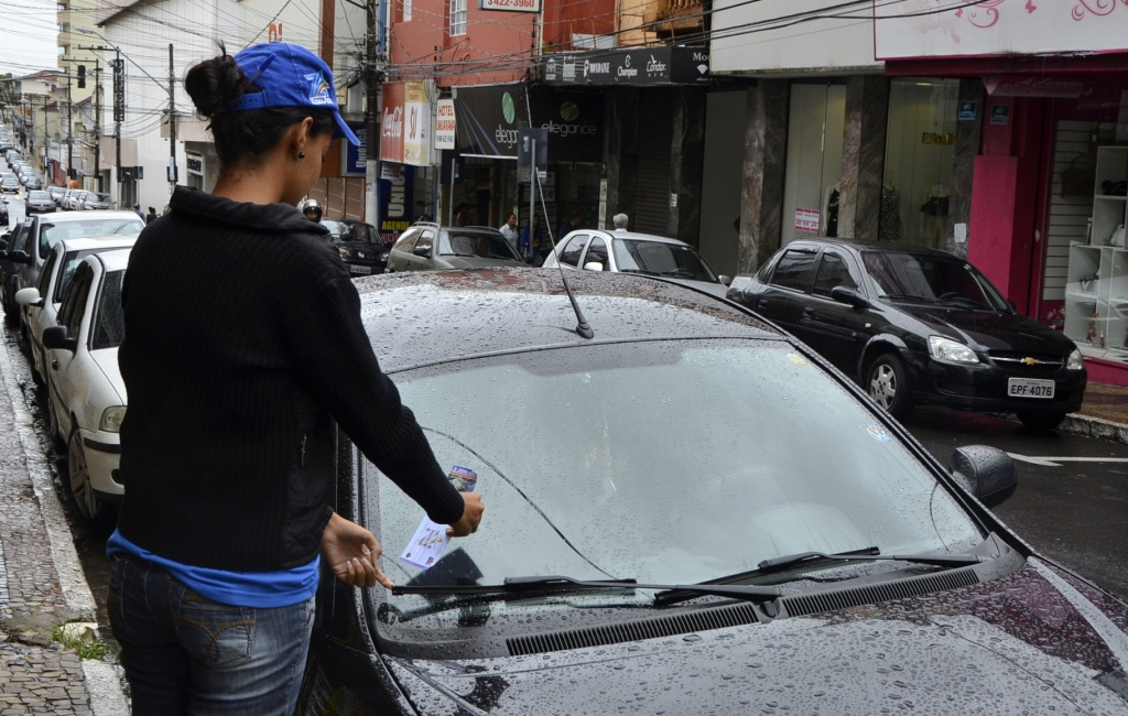 Zona azul volta mais cara, com mais tempo de cobrança e 'advertências'